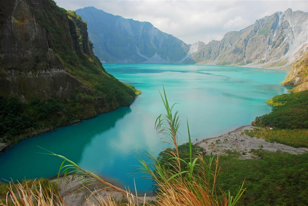Pinatubo crater lake